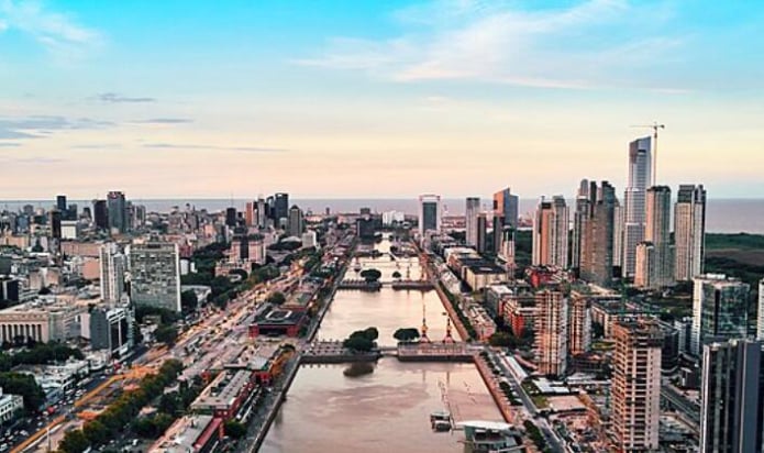 Puerto Madero, diques y restaurantes